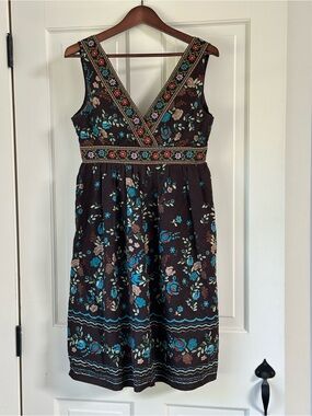 Y Apparel Brown Floral V-Neck Sleeveless Midi Dress, Size M.